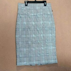 W worthington skirt with black and white squares open at the back‎ size 6.
